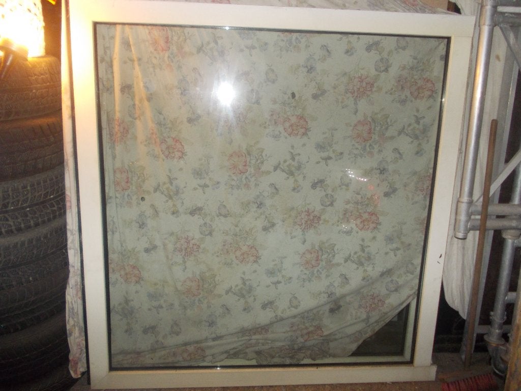 Te koop een kunststof kozijn  met iso glas, Doe-het-zelf en Verbouw, Kunststof, Gebruikt, Raamkozijn, Inclusief glas