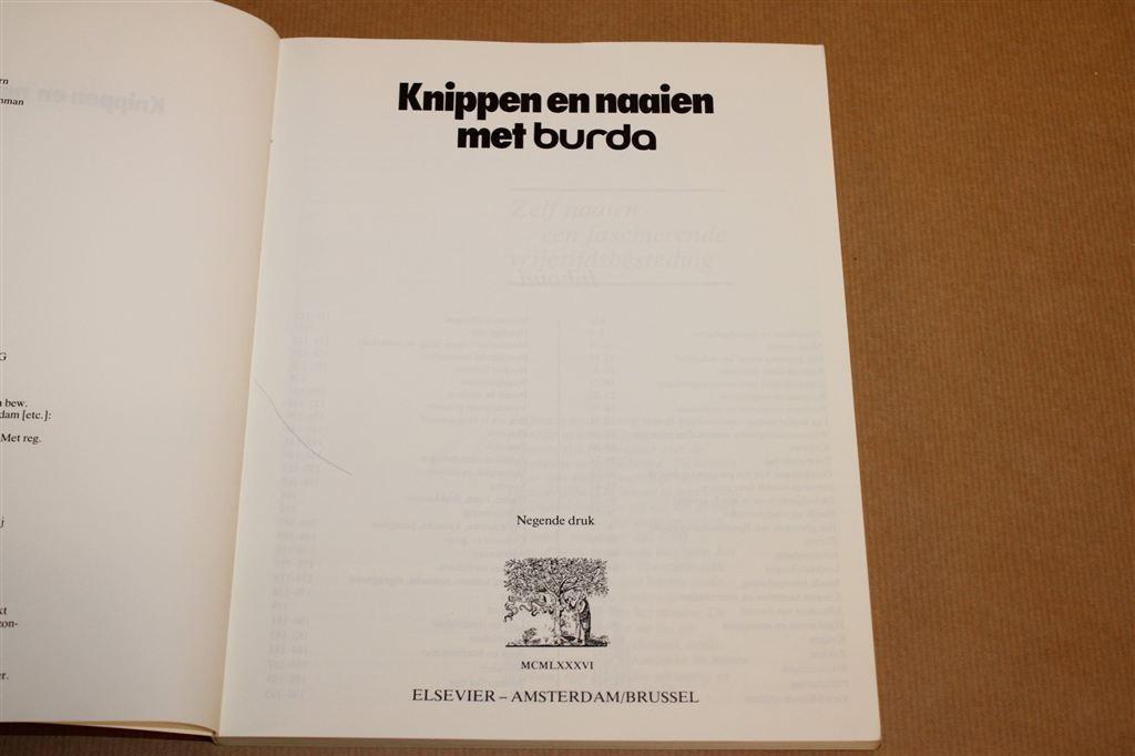 Knippen En Naaien Met Burda — Dameskleding Maken, Boeken, Ophalen of Verzenden, Gelezen