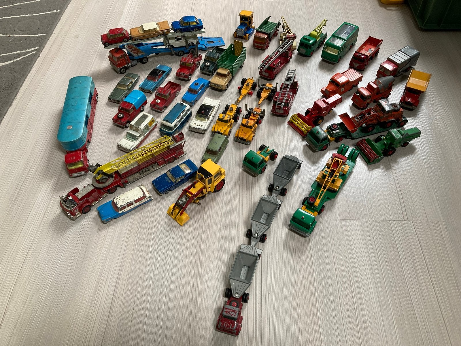 Vintage Corgi Toys & Matchbox Lesney auto's jaren 60, Ophalen of Verzenden, Gebruikt