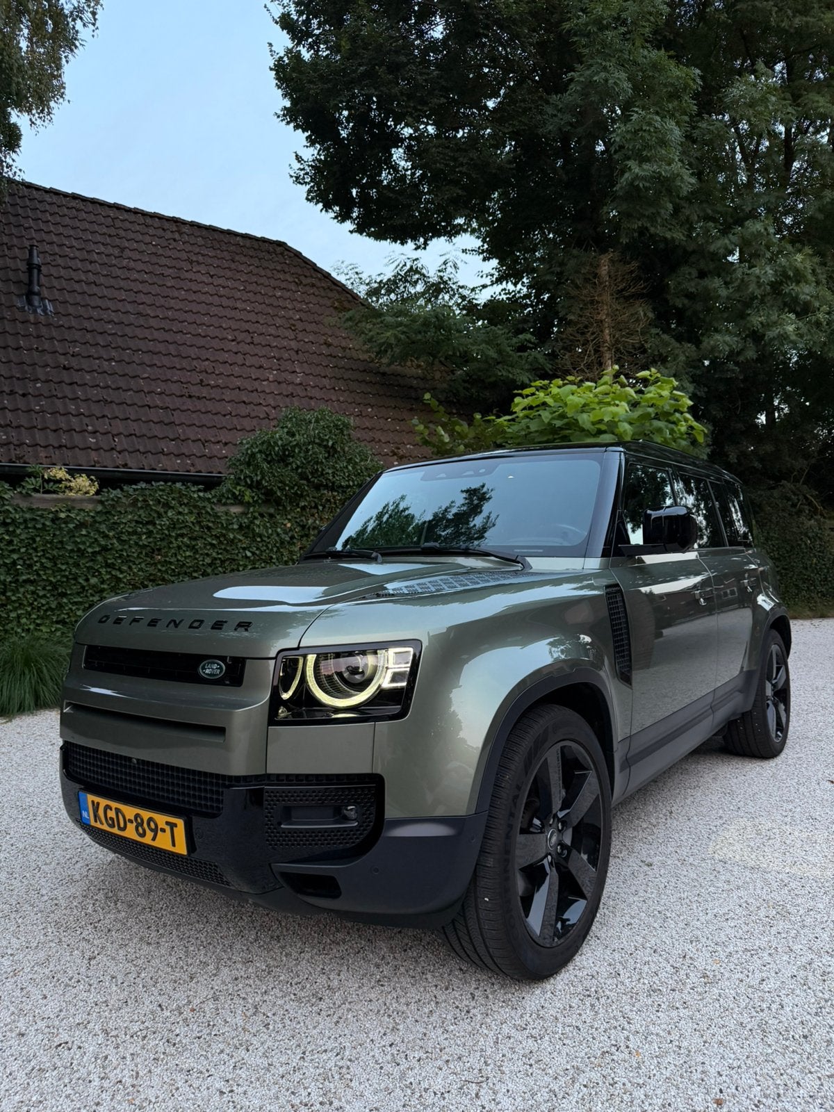 Land Rover Defender 110 2.0 P400e SE | Pano | BTW |, Automaat, Dealer onderhouden, Zwart, 4 cilinders