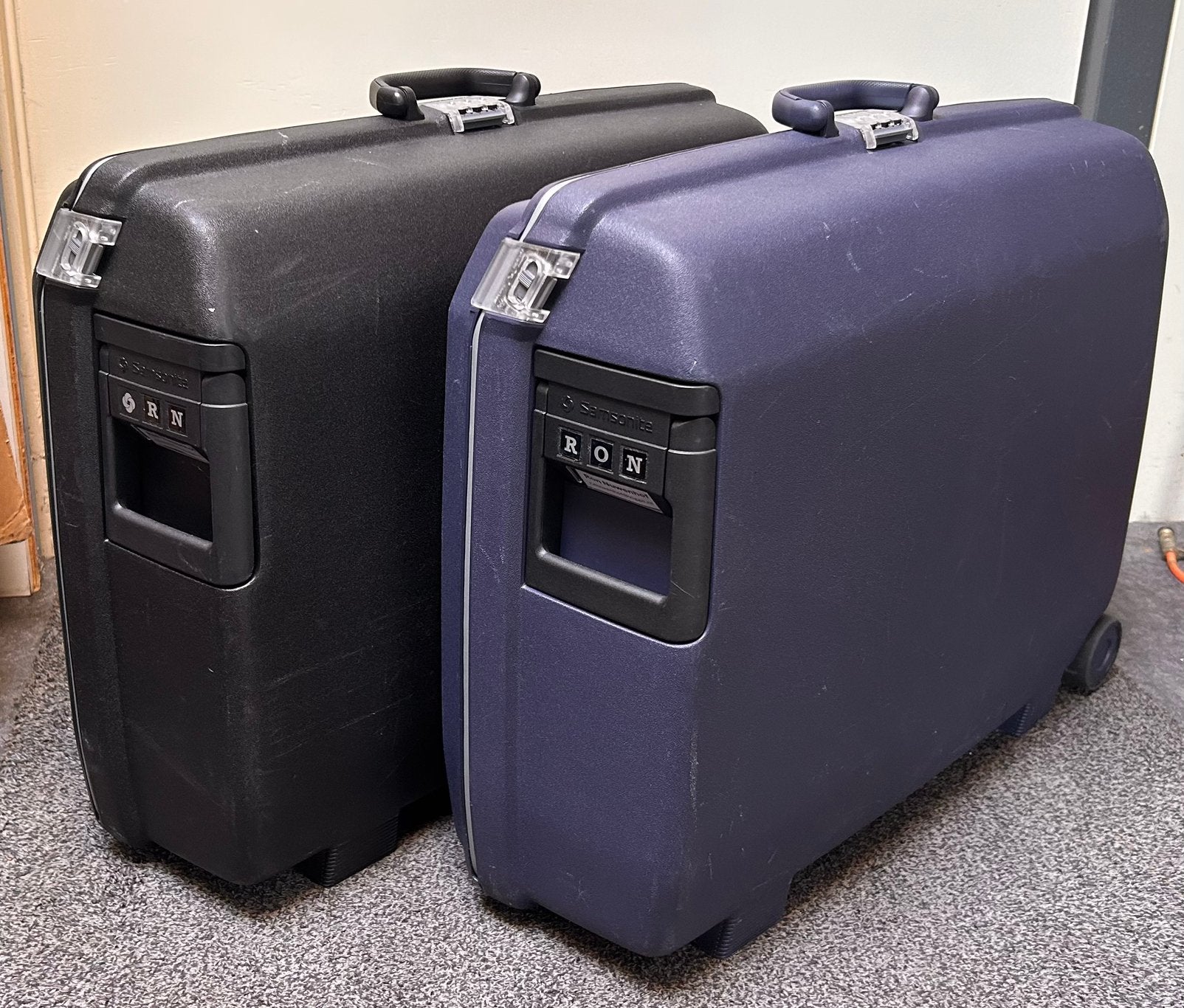 Samsonite harde reiskoffer op wieltjes - zwart & blauw, Gebruikt, Hard kunststof, Slot, 55 cm of meer