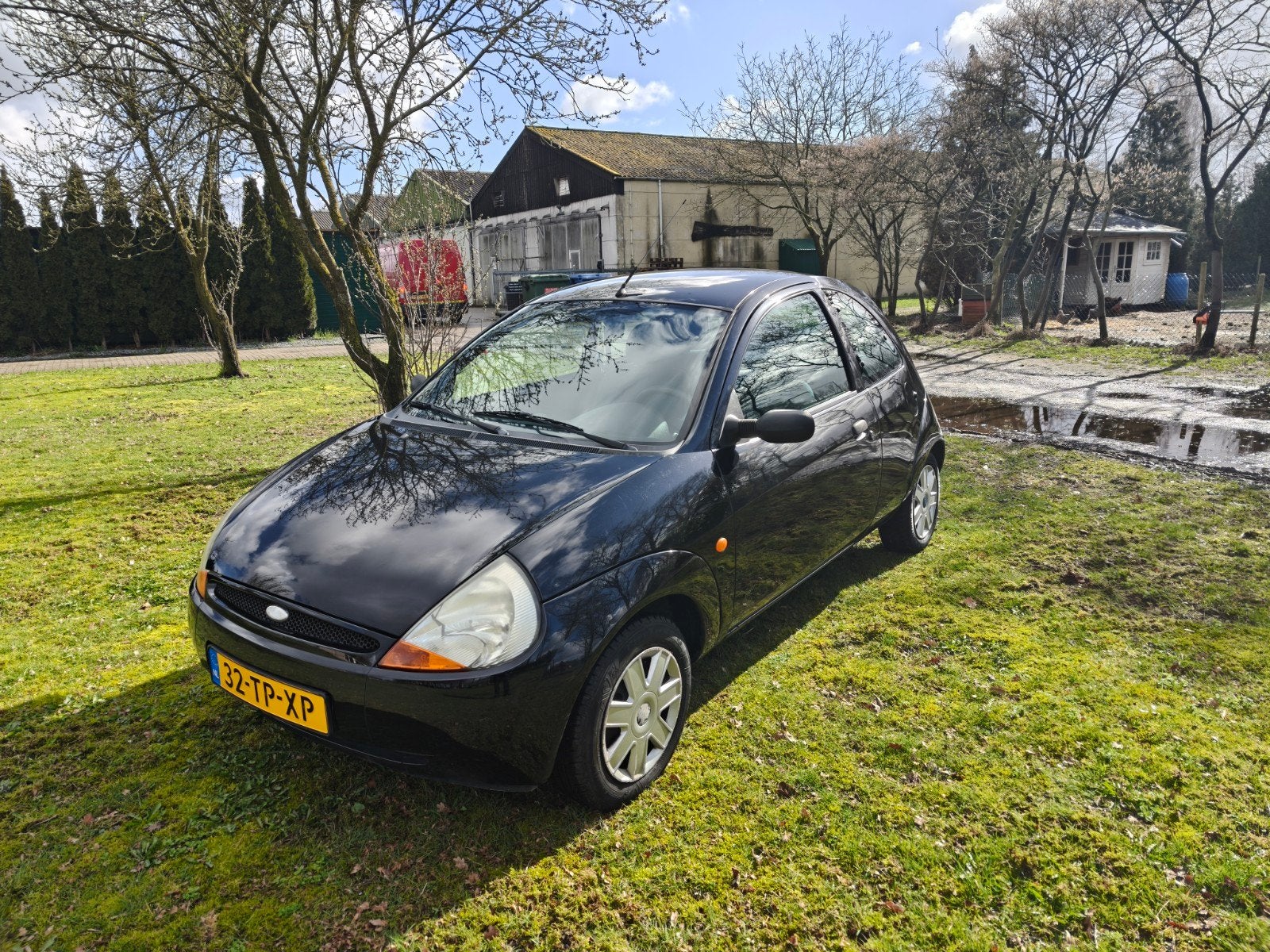 Ford Ka 1.3 I 44KW 2006 Zwart, Voorwielaandrijving, 1299 cc, 31 €/maand, 4 cilinders