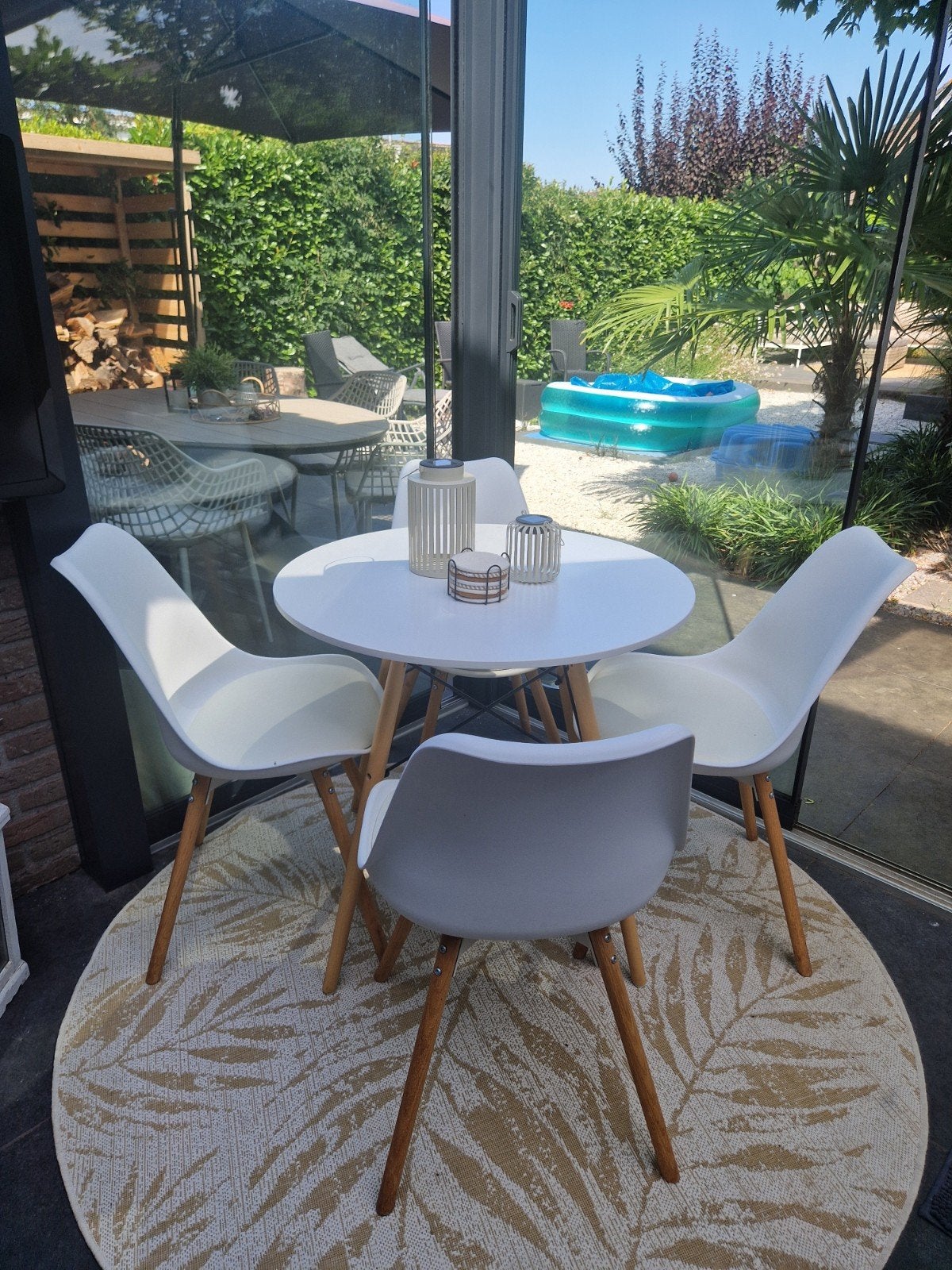 Mooie witte ronde eettafel met 4 witte stoelen, Ophalen, 50 tot 100 cm, Rond, 50 tot 100 cm