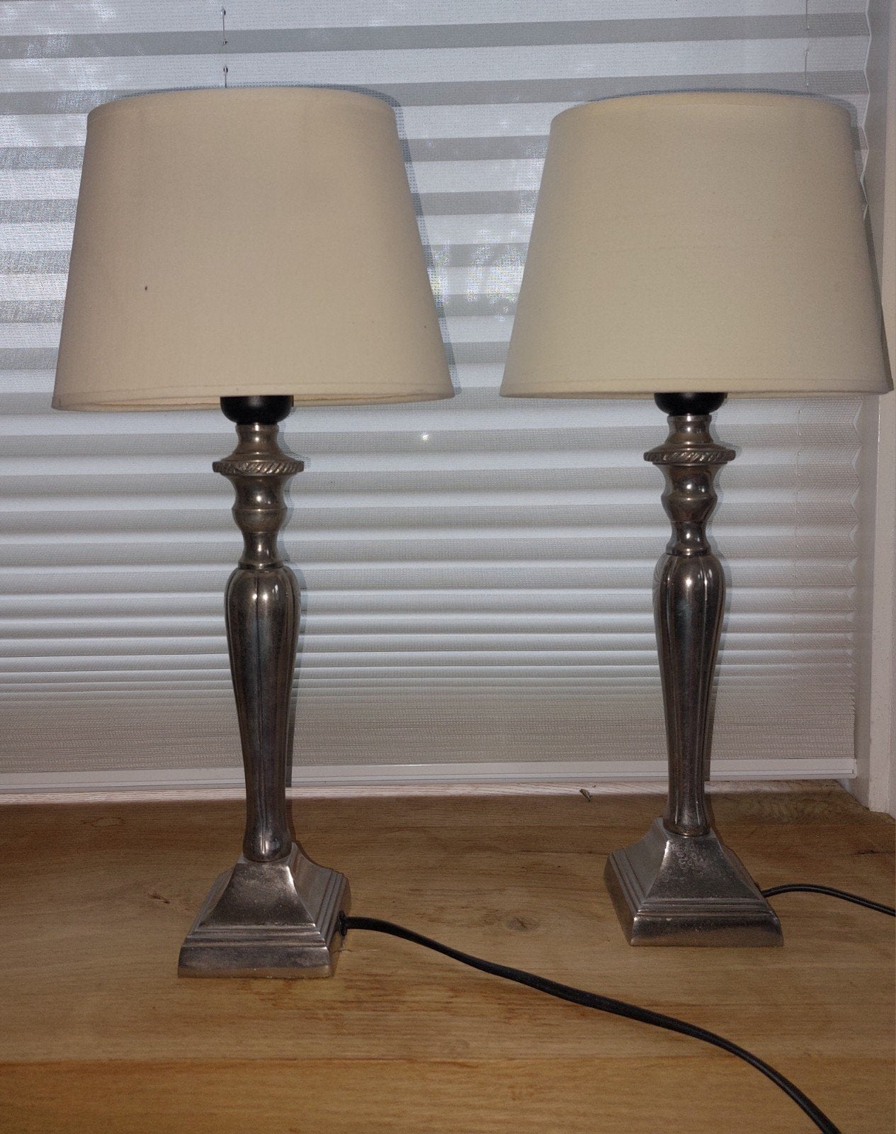 Leuke lampen 2 stuks 40cm hoog verzilverde voet, Ophalen of Verzenden