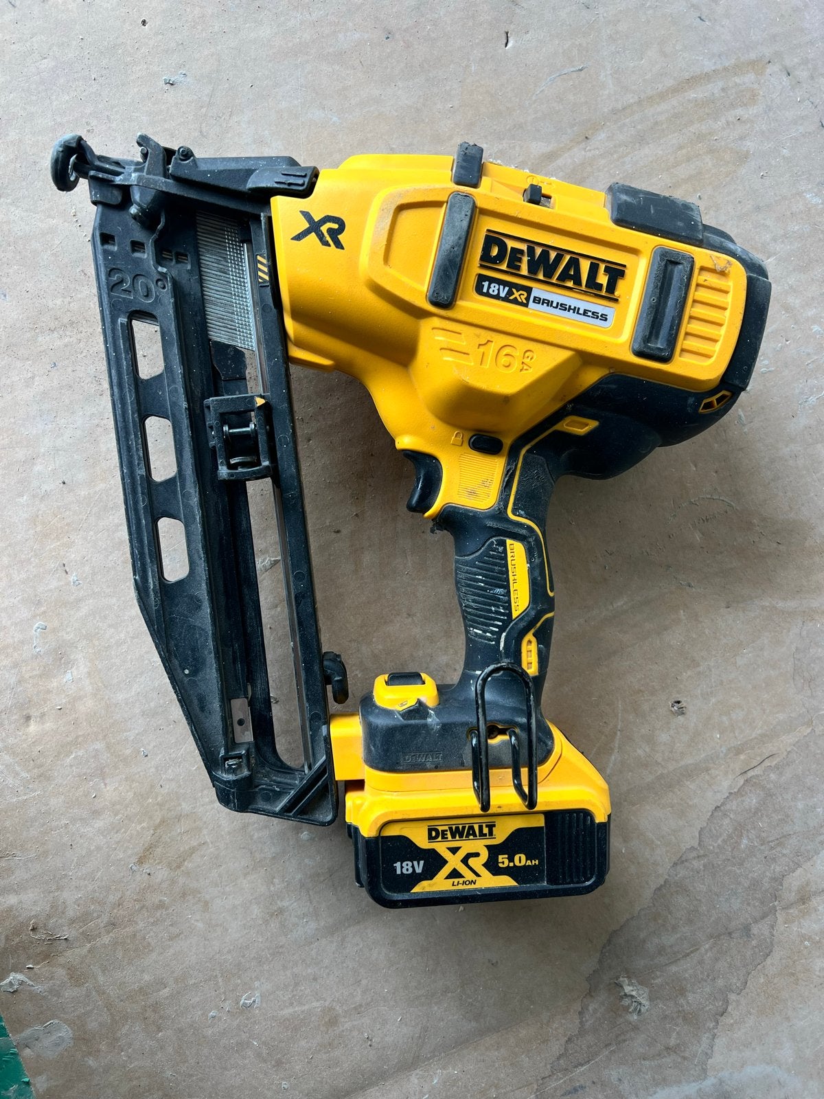 DeWalt Accu Tacker DCN660 met 18V 5.0Ah Accu (zonder lader), Ophalen of Verzenden, Gebruikt, Tacker/nietmachine, DeWalt
