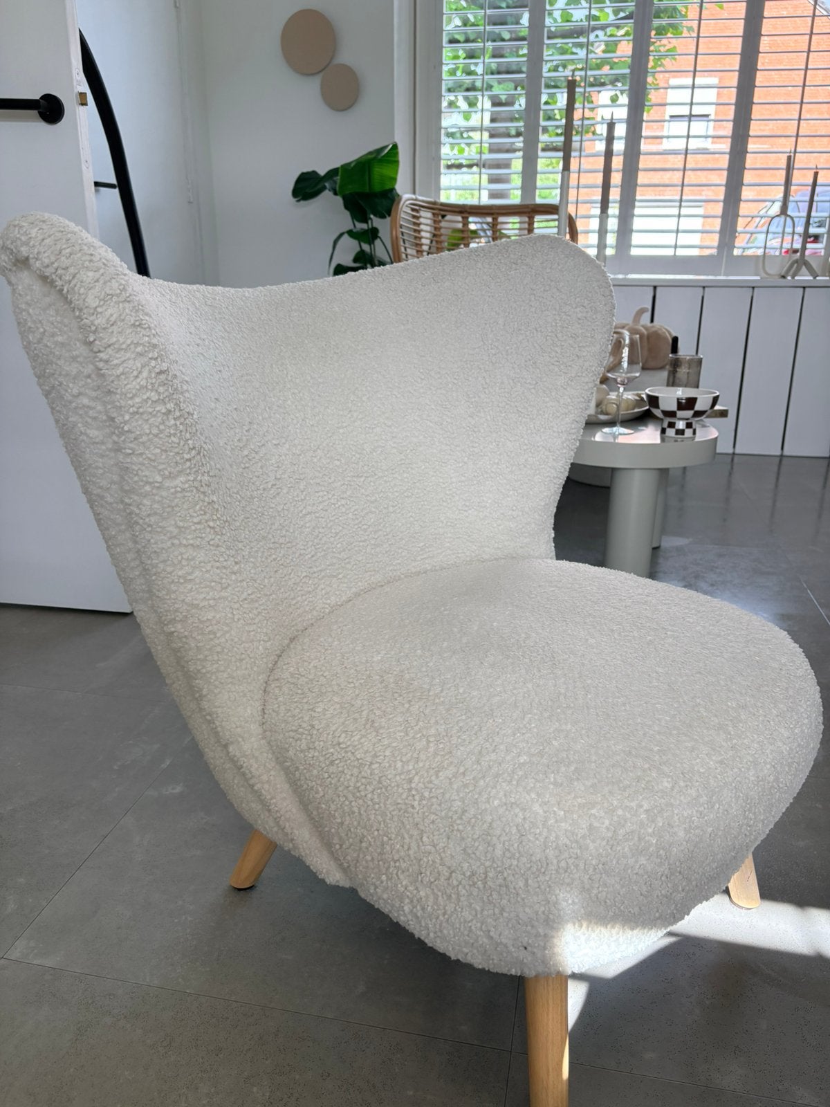 Teddy wit fauteuil op houten pootjes, Huis en Inrichting, Ophalen, Gebruikt, Stof, 75 tot 100 cm