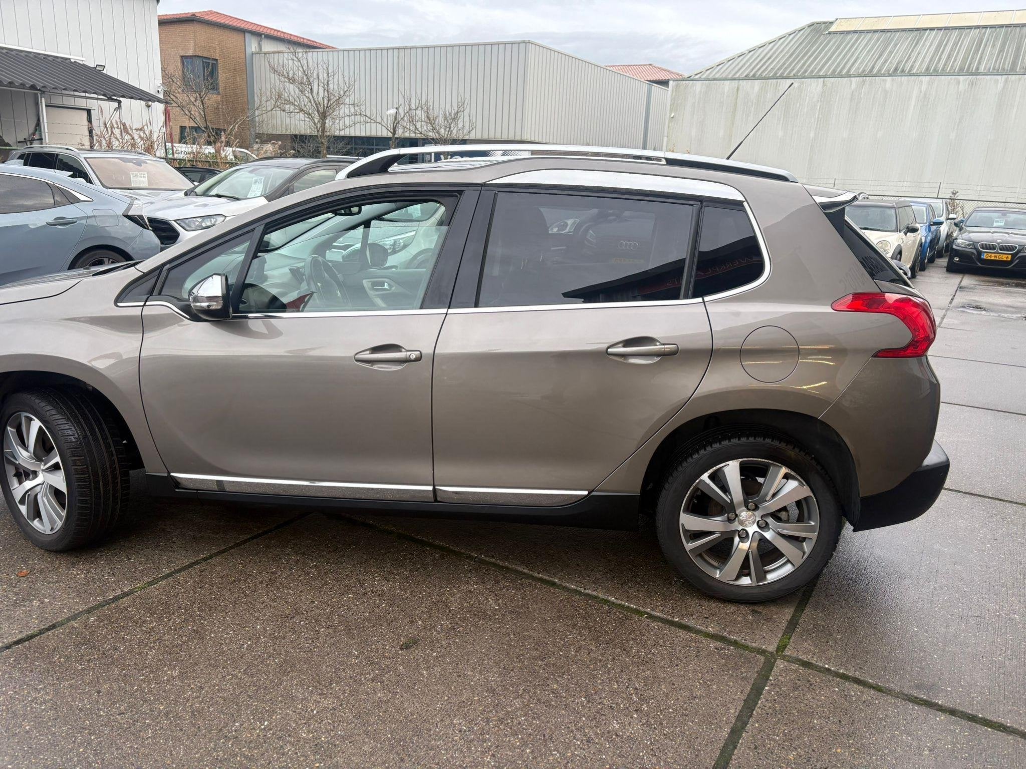 Peugeot 2008 1.6 VTi Féline Clima, cruise, pano, trekhaak,, Auto's, Voorwielaandrijving, Gebruikt, 4 cilinders, 1270 kg