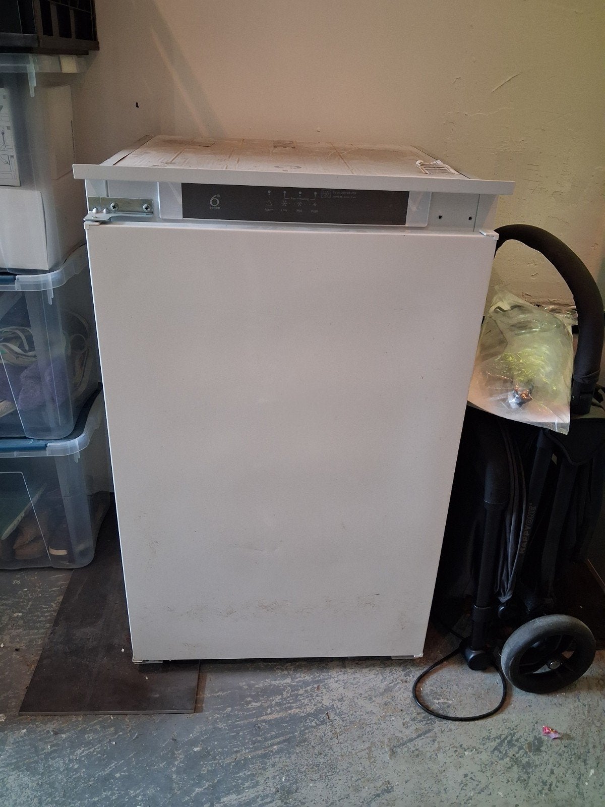 Whirlpool Inbouw Vrieskast CV105W - Compact en Efficiënt, Gebruikt, Minder dan 60 cm, Energieklasse A of zuiniger, Inbouw