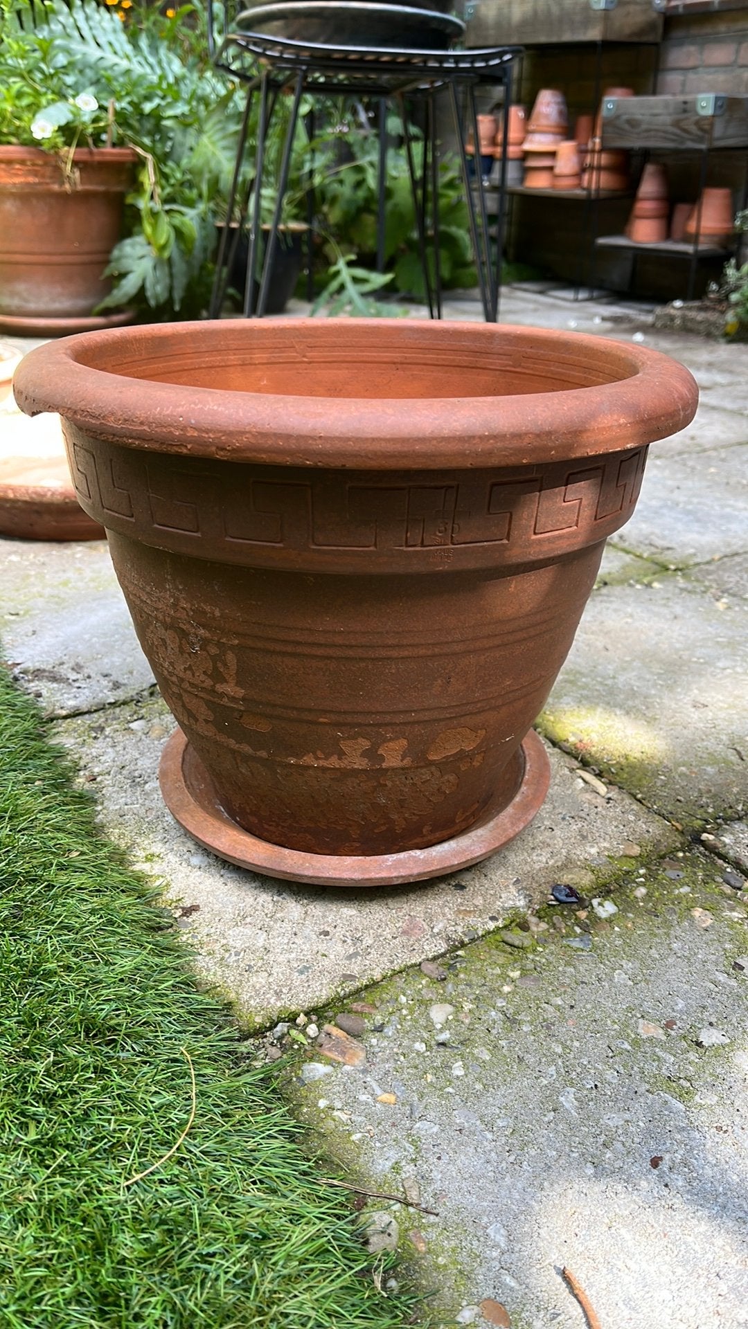 Karakteristieke grote terracotta pot, met schotel, Tuin en Terras, Ophalen, Gebruikt, Rond, Minder dan 40 cm