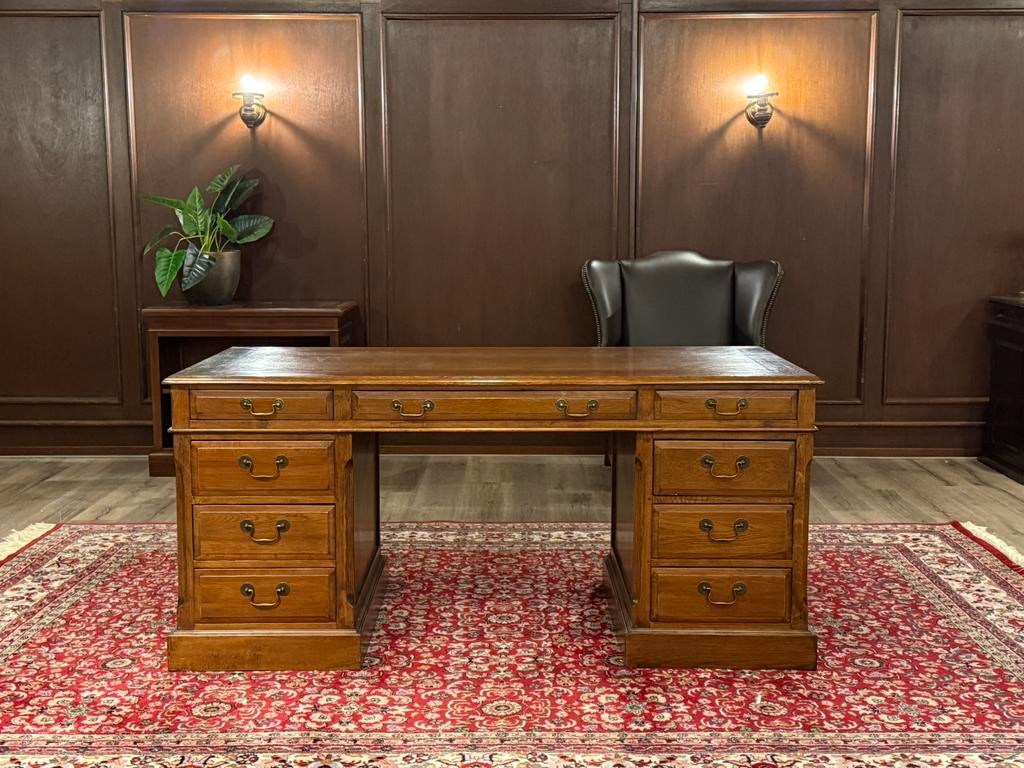 Klassiek Engels bureau #662, Hout, Bruin, Ophalen of Verzenden, Overige merken