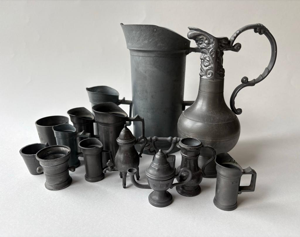 Verzameling antiek tinnen miniatuur servies en beeldjes, Antiek en Kunst, Antiek | Tin, Ophalen of Verzenden