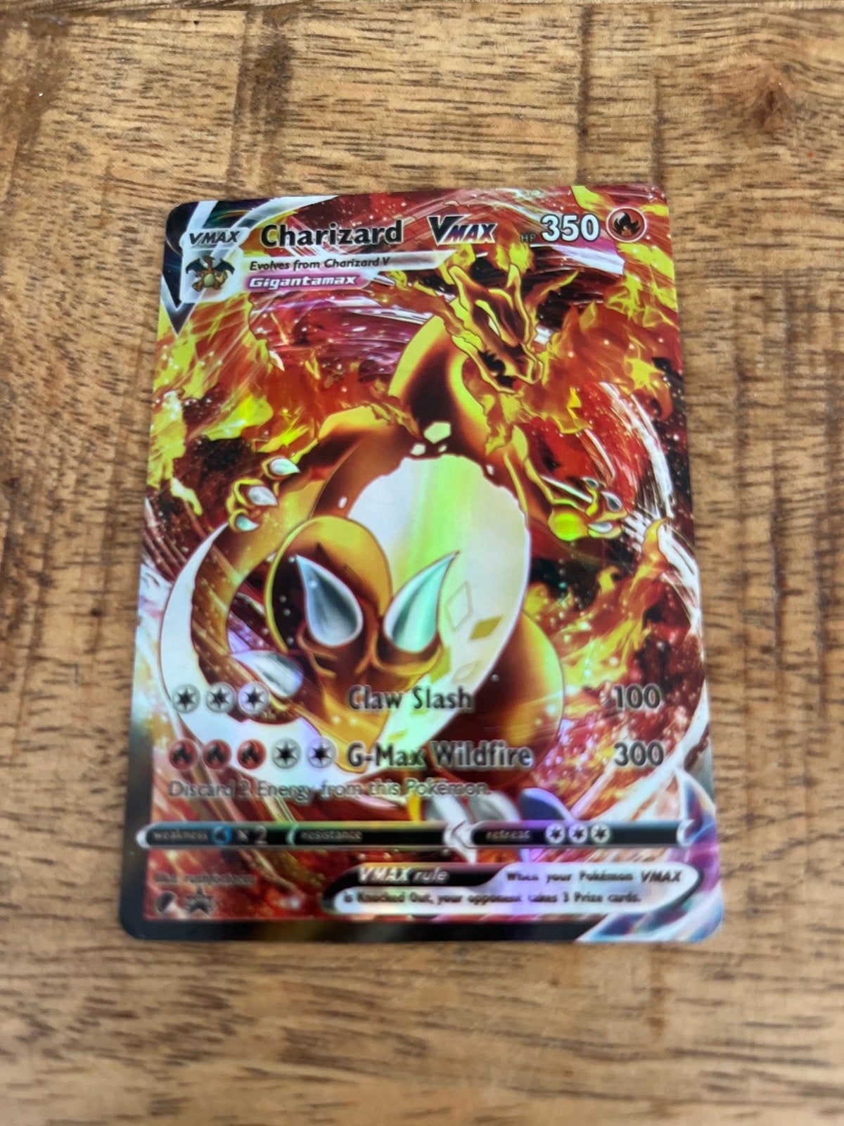Charizard VMAX Pokémon Kaart - Zo goed als nieuw, Hobby en Vrije tijd, Ophalen of Verzenden, Zo goed als nieuw, Losse kaart
