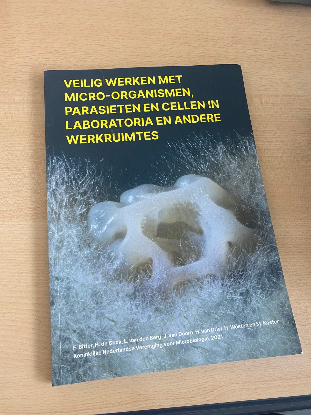 Veilig werken met micro-organismen etc. in laboratoria etc, Ophalen of Verzenden, Zo goed als nieuw, Overige niveaus