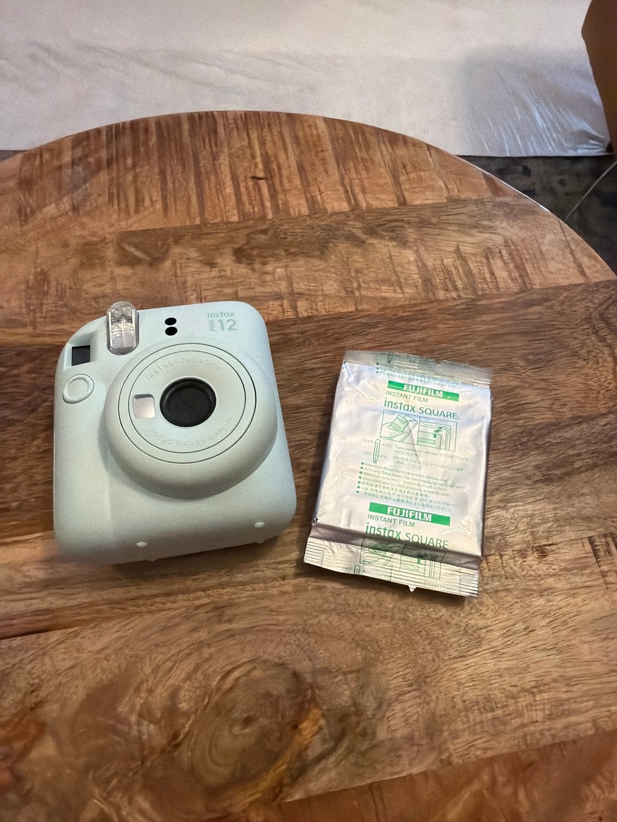 Instax Mini 12 Instant Camera met film, Ophalen of Verzenden, Zo goed als nieuw