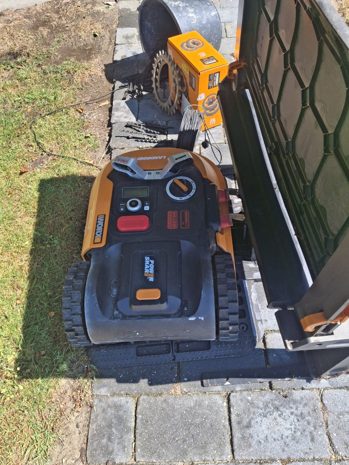 Landroid robotmaaier te koop, Tuin en Terras, Grasmaaiers, Gebruikt, Elektrische grasmaaier, Ophalen