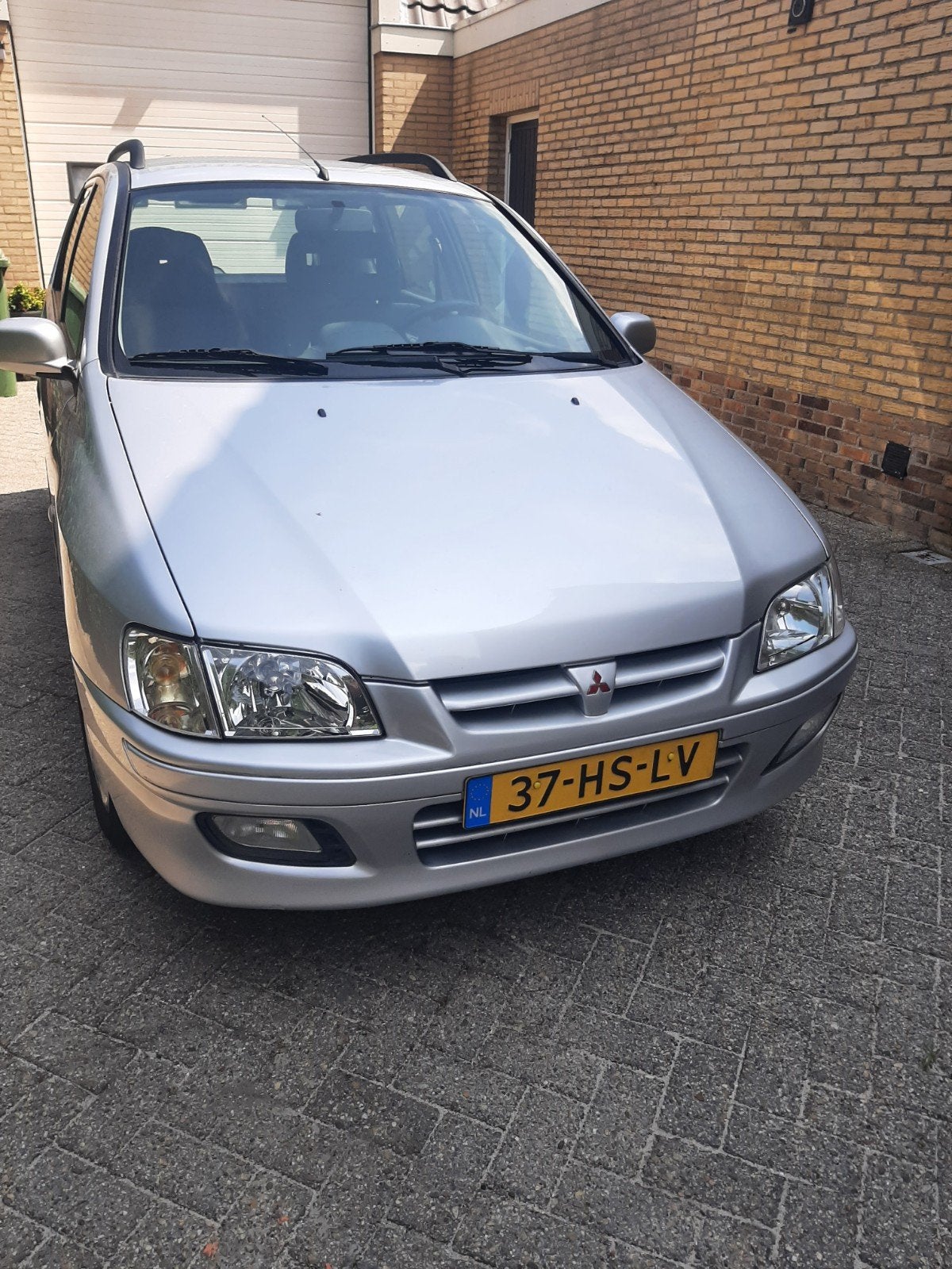 Mitsubishi Space Star 1.6 Family 2001 Grijs, Auto's, Voorwielaandrijving, Stof, 4 cilinders, 49 €/maand