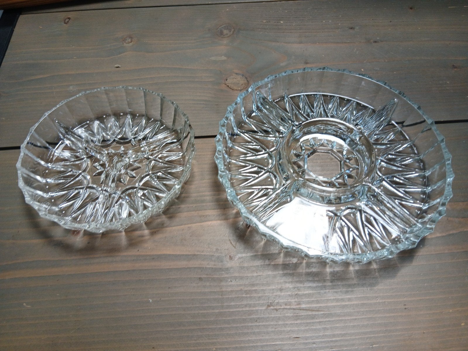 25+19 diam. 2 prachtige retro serveerschalen glas met vakjes, Verzamelen, Retro, Ophalen of Verzenden, Overige typen