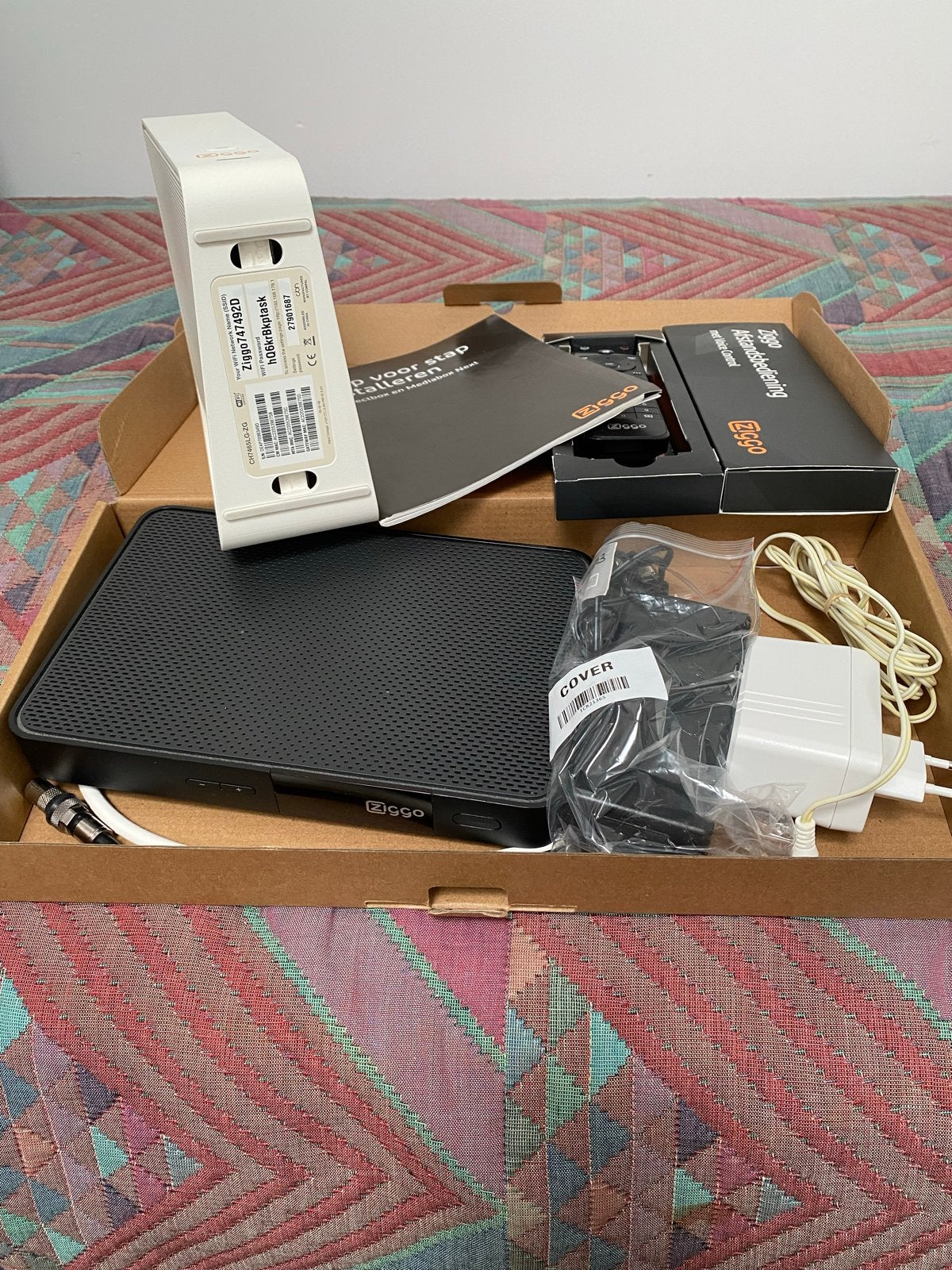 Ziggo Connectbox en Mediabox Next - Complete Set, Ophalen of Verzenden, Zo goed als nieuw, Router met modem