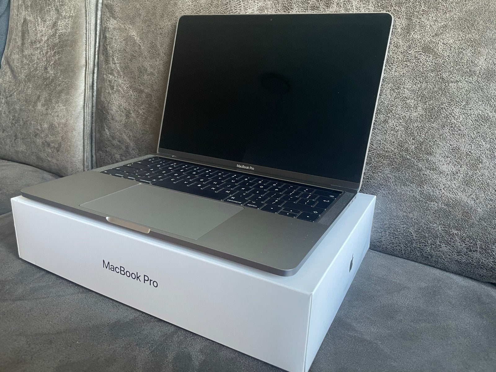 13 inch MacBook Pro 2017 touchbar - Zo goed als nieuw, 256 GB, Qwerty, 8 GB, 13 inch