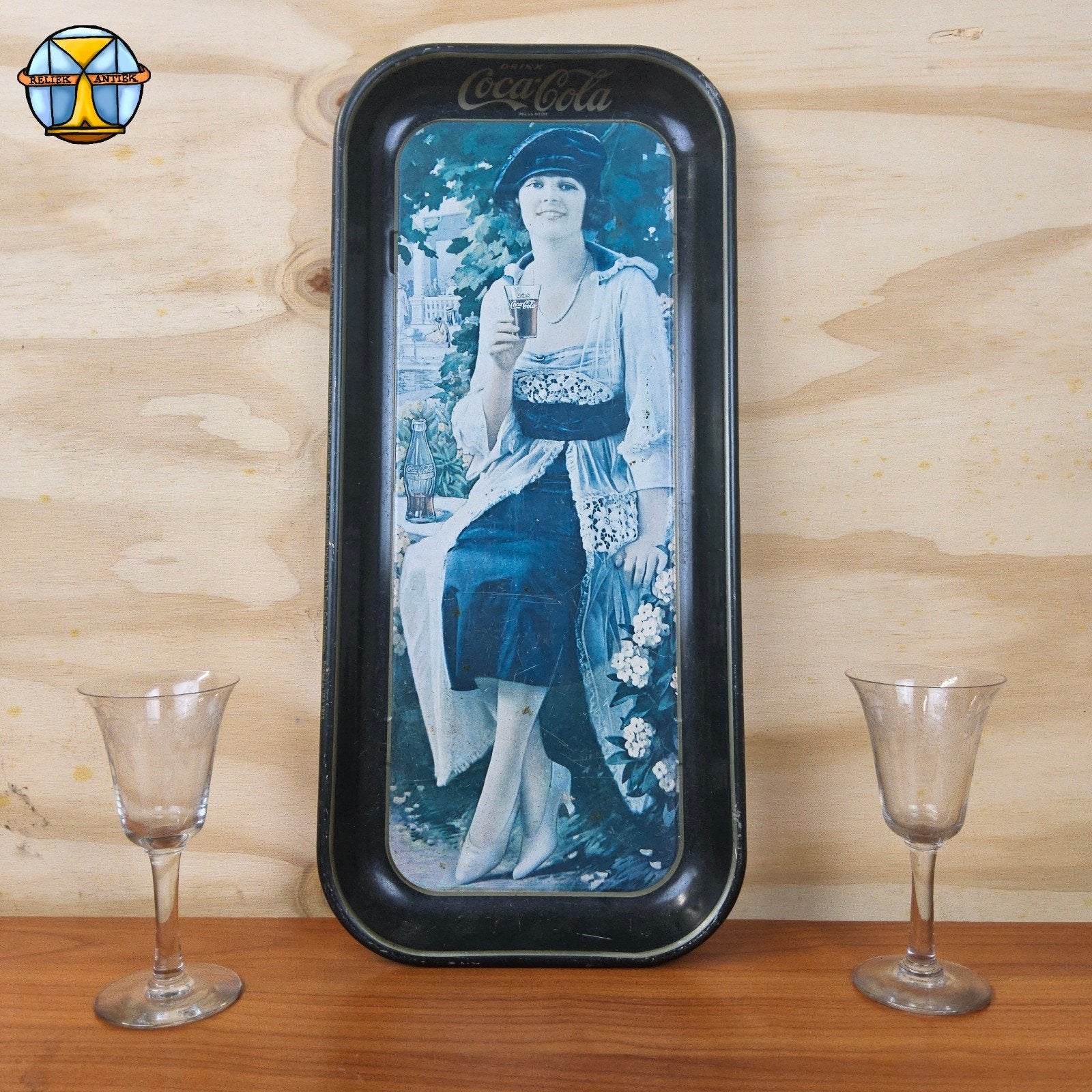 Vintage Coca-Cola Dienblad met jonge dame (flapper girl)1973, ., Coca cola, Ophalen of Verzenden, Zo goed als nieuw