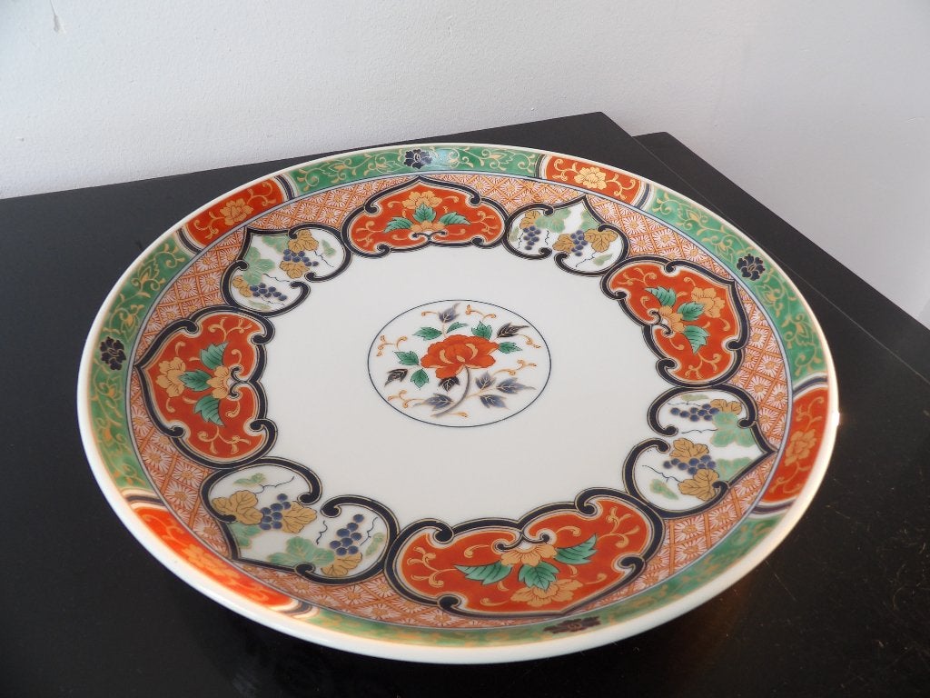 Decoratief Japans bord met bloemen en druivenmotief, Ophalen of Verzenden