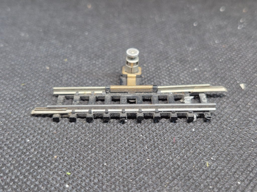 Minitrix (1)4979 - contactrail met klem (15028), Gebruikt, Gelijkstroom, Trix, Rails