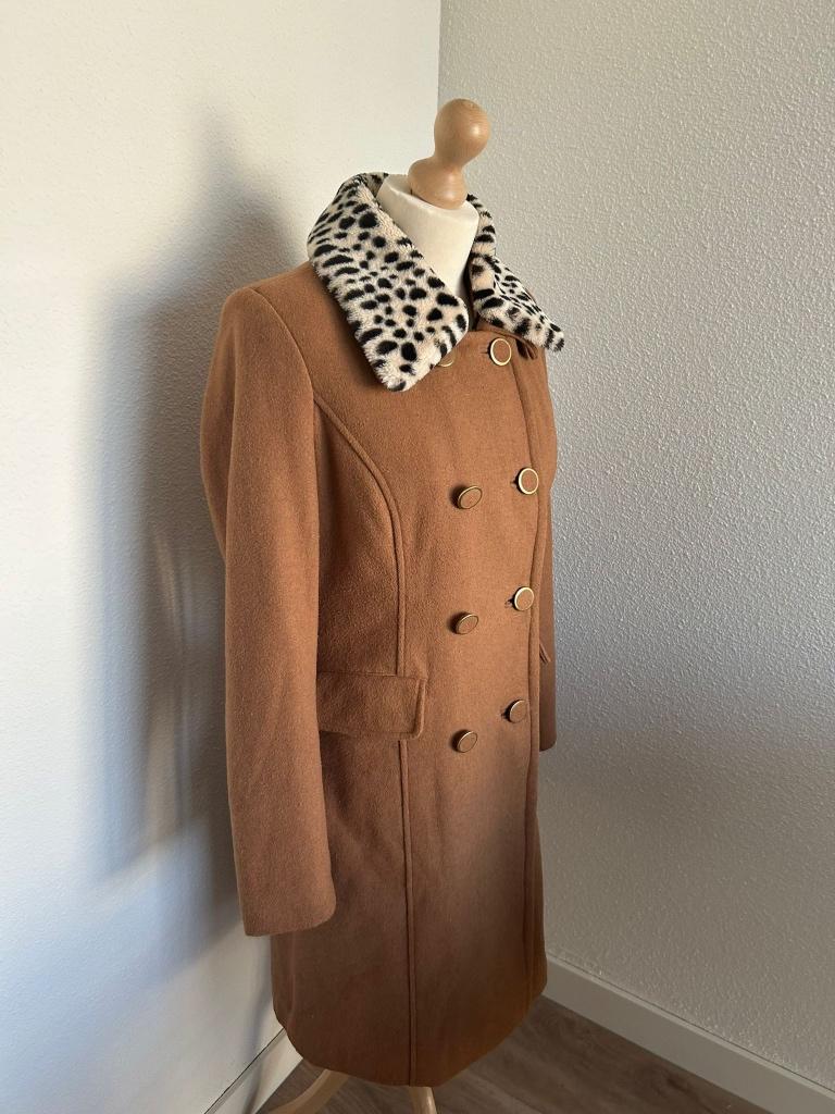 King Louie maat M prachtige bruine jas 377, Kleding | Dames, Jassen | Winter, Maat 38/40 (M), Bruin, Ophalen of Verzenden, Zo goed als nieuw