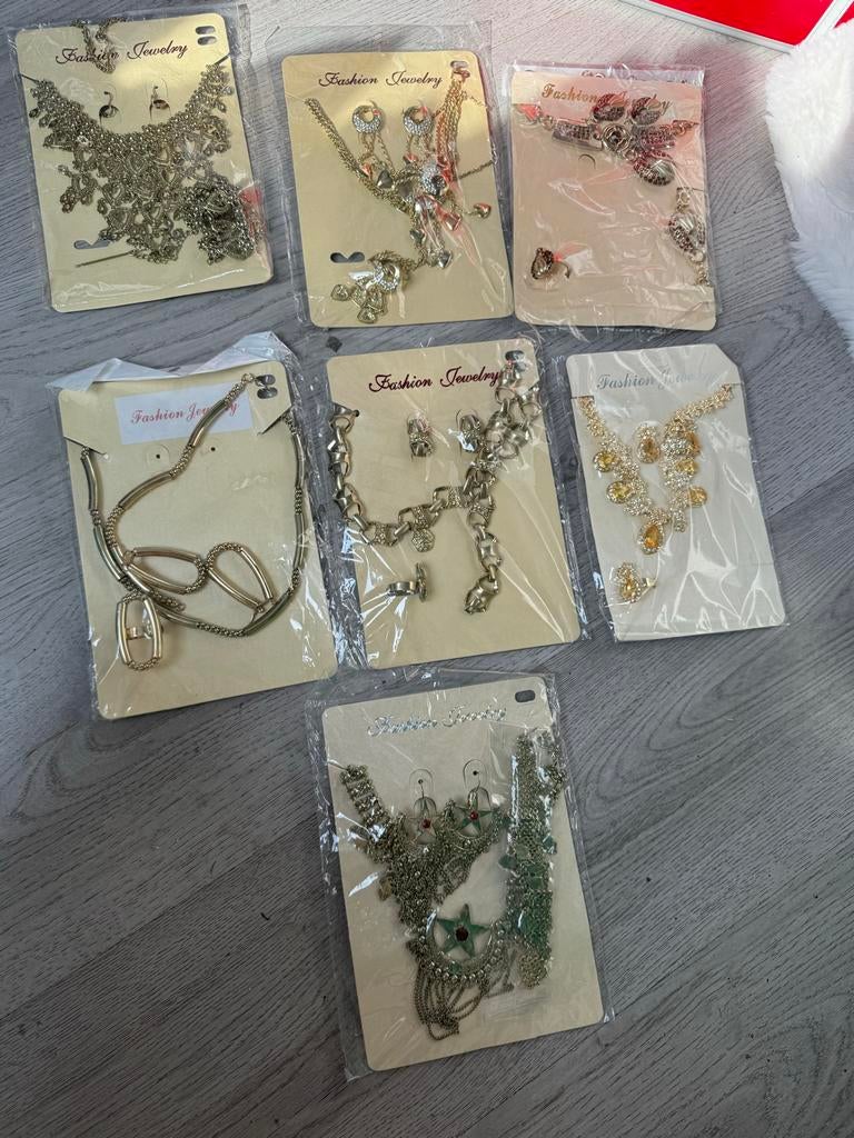 Vintage Y2K Gouden Strass Sieraden Bundel Ketting Oorbellen, Ophalen of Verzenden, Zo goed als nieuw