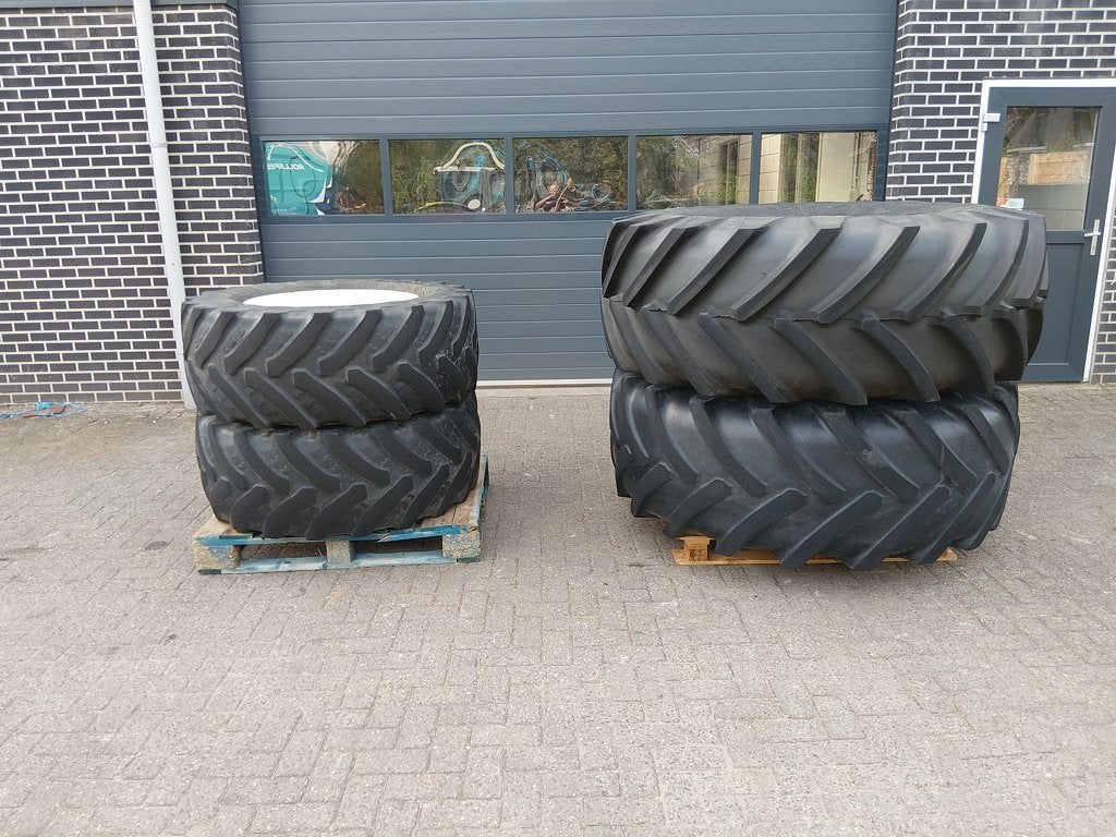 New Holland Wielen 680/75 R32 en 480/65 R28, CNH Indust, Cnh.italia@pec.cnhind.com, Lungo Stura Lazio 19
10156  Turin, IT