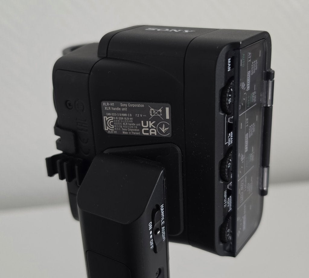 Foto 12 van Sony FX30 Cinema Line + XLR-H1 + Hähnel ProCube2 –Nieuwstaat