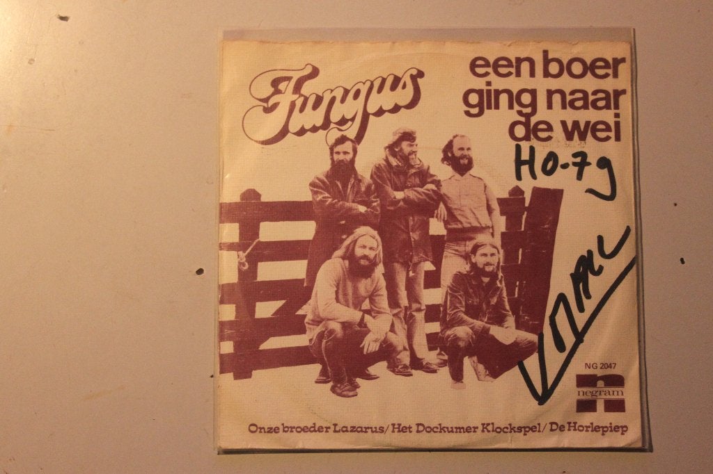 700u - fungus--a--een boer ging naar de wei--b--onze broeder, Ophalen of Verzenden, Gebruikt, Nederlandstalig