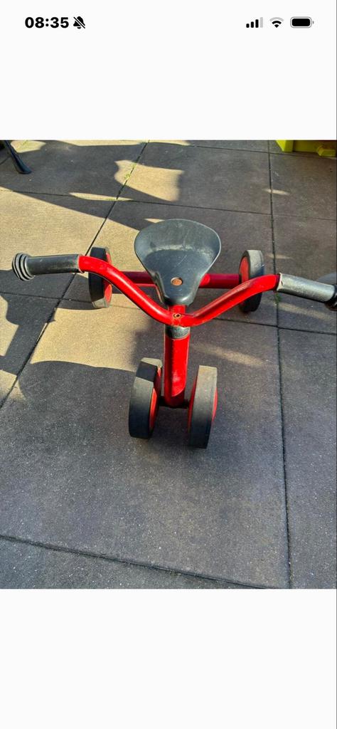 Rode driewieler met zwarte wielen voor kind 2-3 jaar, Fietsen en Brommers, Ophalen of Verzenden, Gebruikt