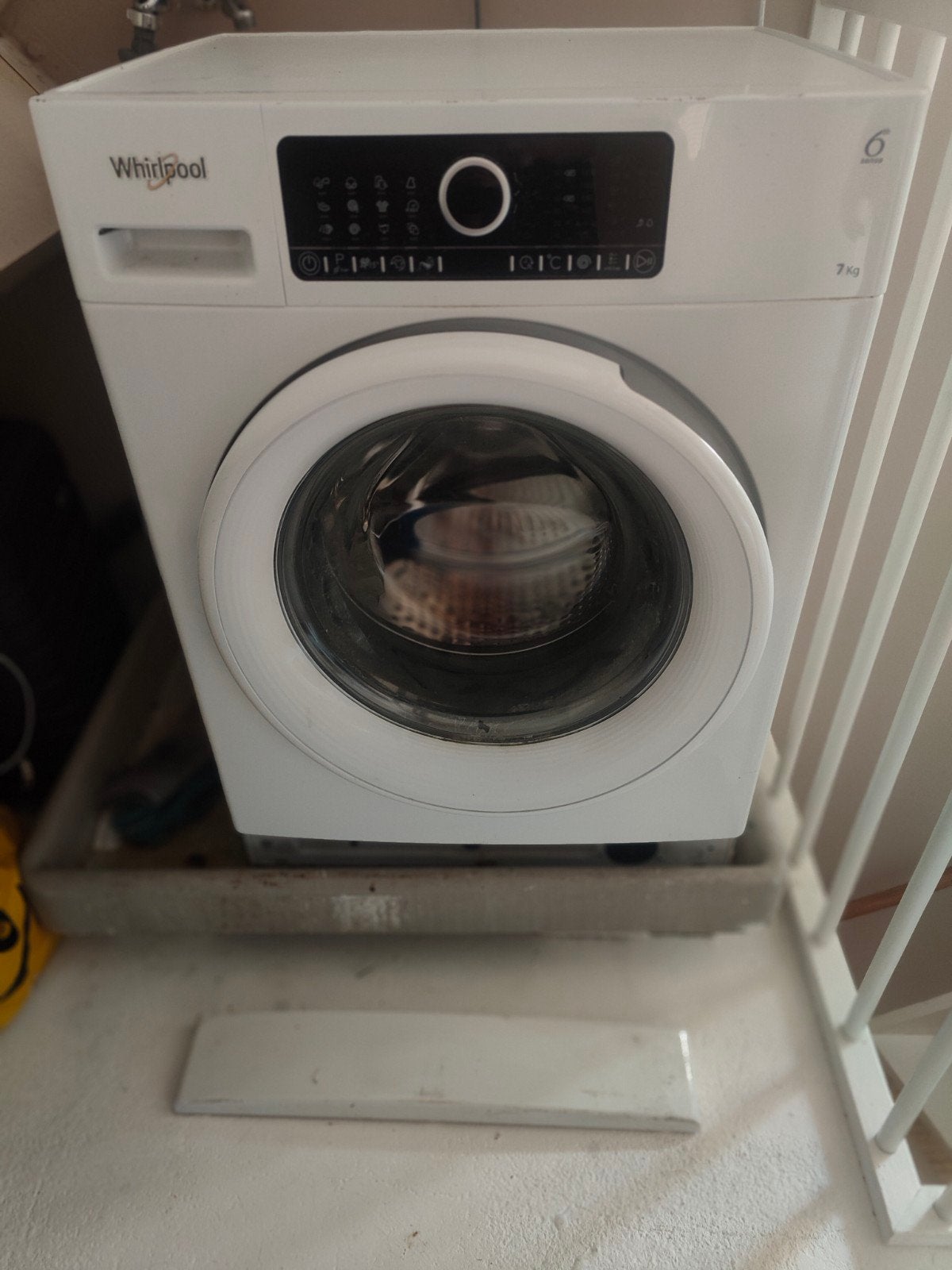 Whirlpool Wasmachine 7 kg Ideaal voor kleine wasjes (defect), Witgoed en Apparatuur, Ophalen, 1200 tot 1600 toeren, Minder dan 85 cm