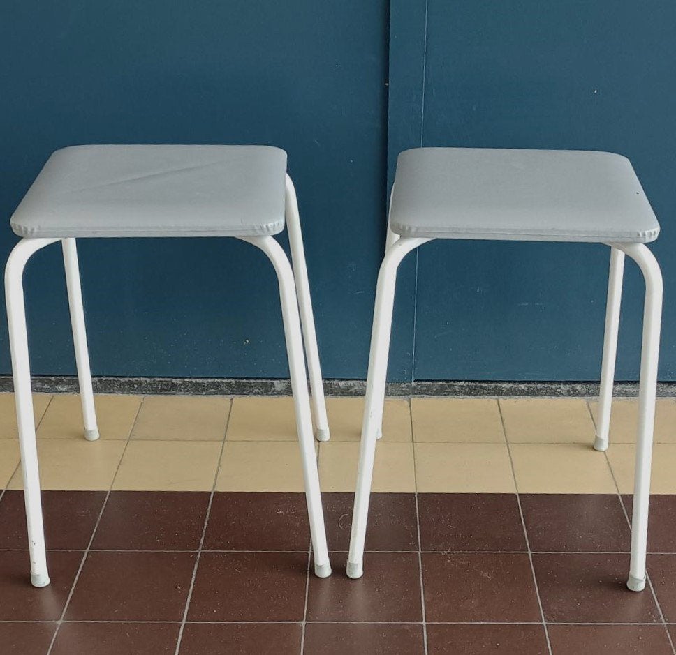 set vintage witte krukjes retro jaren 70 80 bijzettafel kruk, Ophalen of Verzenden, Gebruikt, Staal