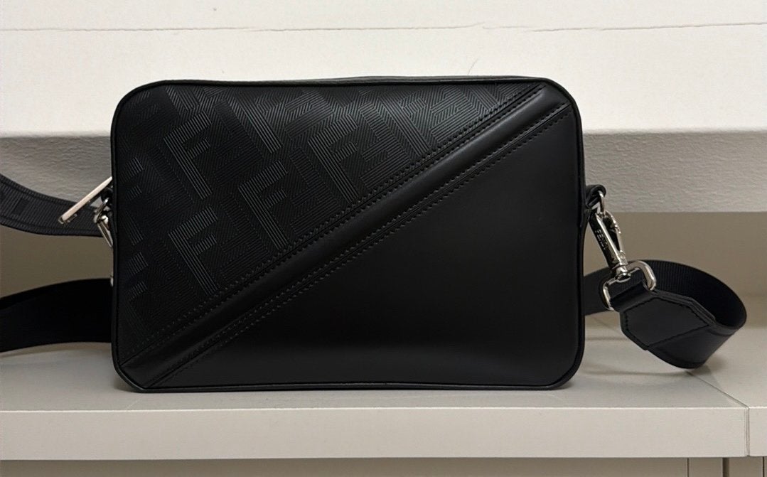 Fendi schoudertas, Sieraden, Tassen en Uiterlijk, Tassen | Schoudertassen, Ophalen of Verzenden, Zo goed als nieuw, Zwart