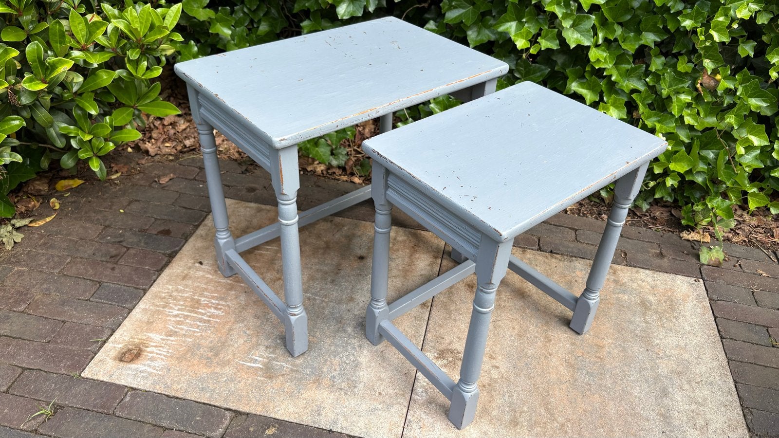Set van 2 Grijze Bijzettafels - Vintage Stijl, Huis en Inrichting, Tafels | Bijzettafels, Minder dan 55 cm, Gebruikt, Rechthoekig