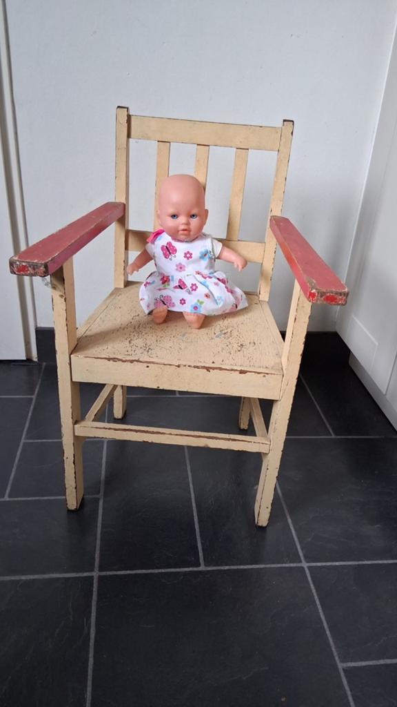 Vintage poppenstoel zonder pop, Kinderen en Baby's, Speelgoed | Poppen, Ophalen of Verzenden, Gebruikt, Babypop