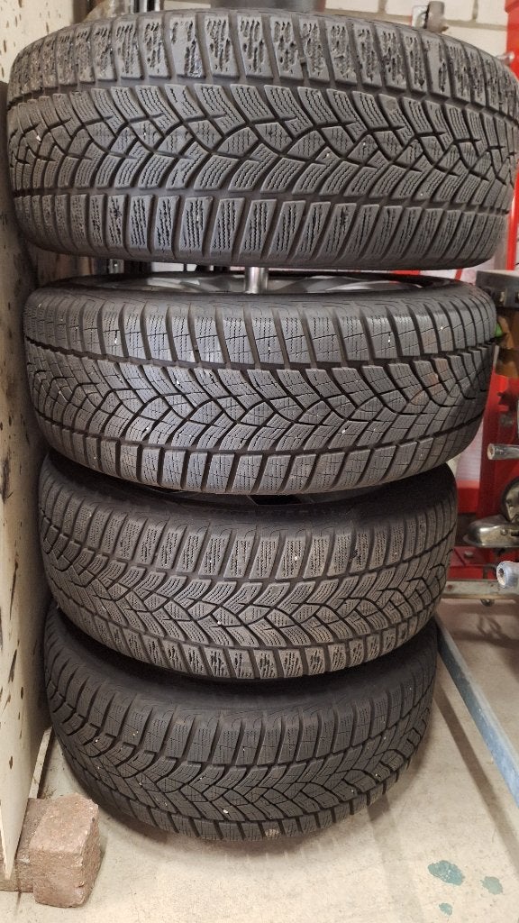 Goodyear Radial Tubeless banden op lichtmetalen velgen., Auto-onderdelen, Ophalen, Gebruikt, Banden en Velgen, 17 inch