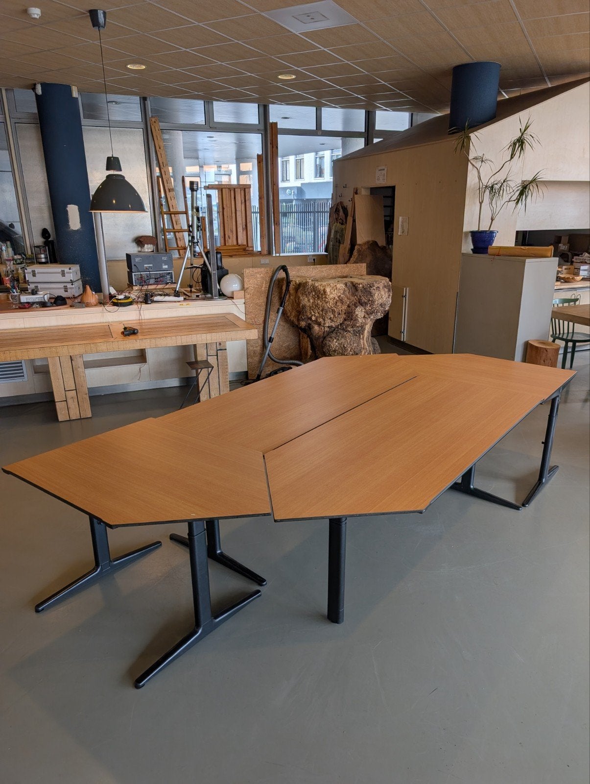 Set van 4 Ahrend conferentietafels, flexibel inzetbaar, Ophalen, Kunststof, Grenen hout look, 50 tot 100 cm