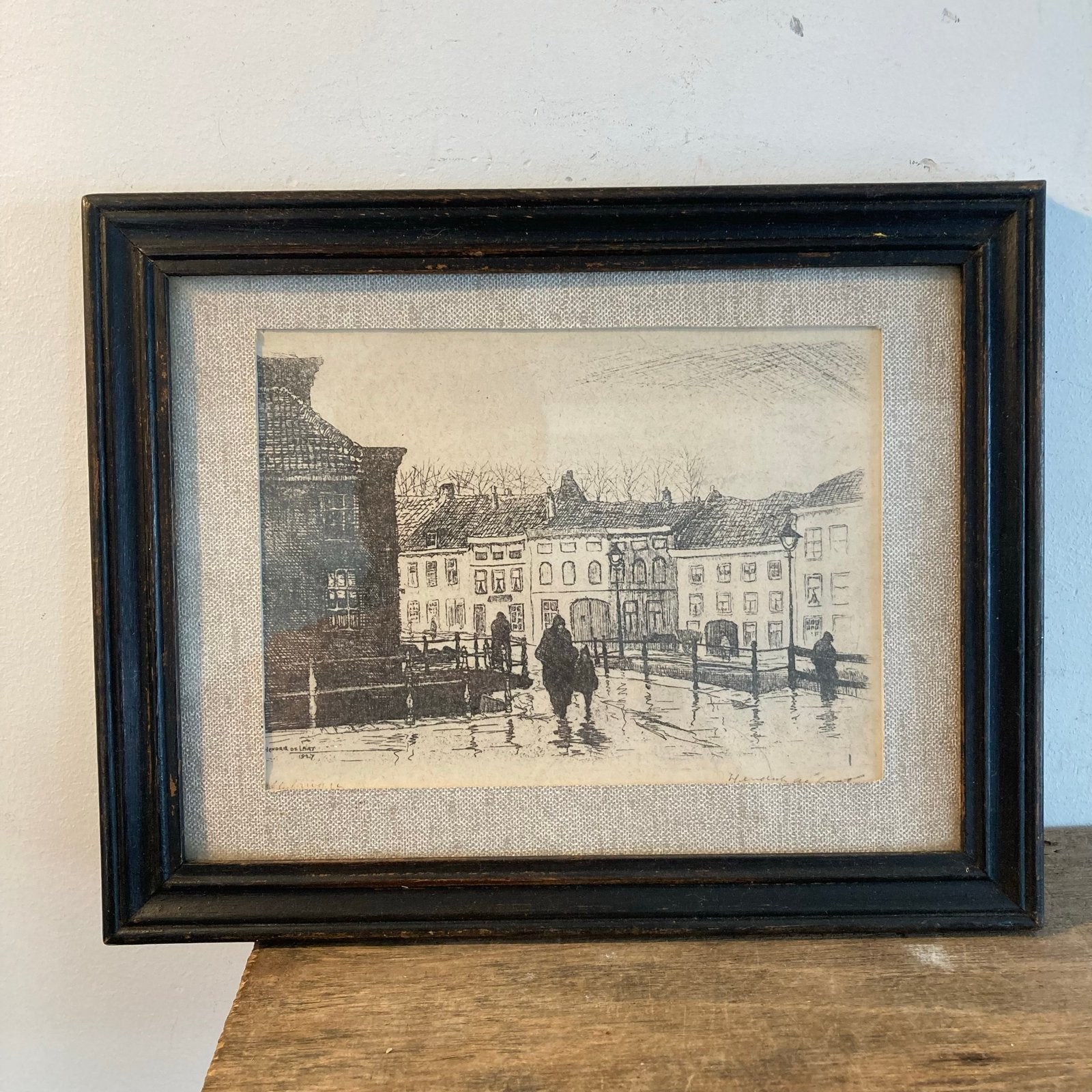 Ets Hendrik de Laat - Tolburgstraat Den Bosch (29x35.5cm), Ingelijst, Ets, Stadsgezicht, Ophalen of Verzenden