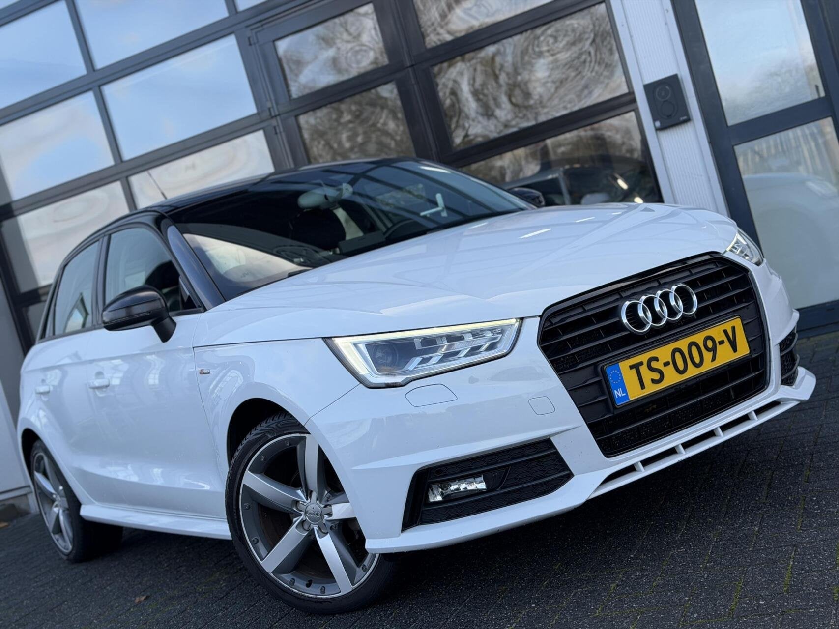 Audi A1 Sportback 1.0 TFSI S-Line / LED / Clima / Navi / 17, Voorwielaandrijving, Stof, 95 pk, 4 stoelen