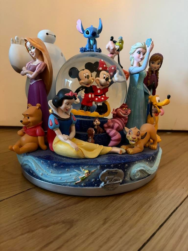 DISNEY Groot Beeld/Snowglobe met diverse figuren, Verzamelen, Disney, Ophalen, Overige figuren, Gebruikt, Beeldje of Figuurtje