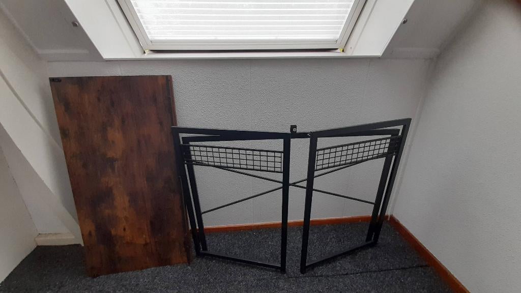Opklapbaar stoer bureau €30,-, Huis en Inrichting, Bureaus, Zo goed als nieuw, Overige typen, Overige merken, Industrieel, Spaanplaat of MDF