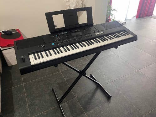Yamaha PSR EW425 keyboard/piano - Complete set, Muziek en Instrumenten, Keyboards, Ophalen, Yamaha, Zo goed als nieuw, Midi-aansluiting