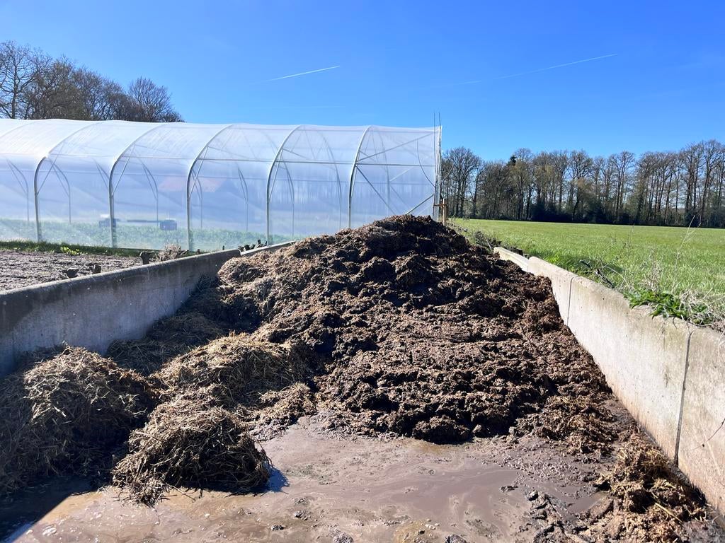 Biologische vaste varkensmest, Ophalen, Mest