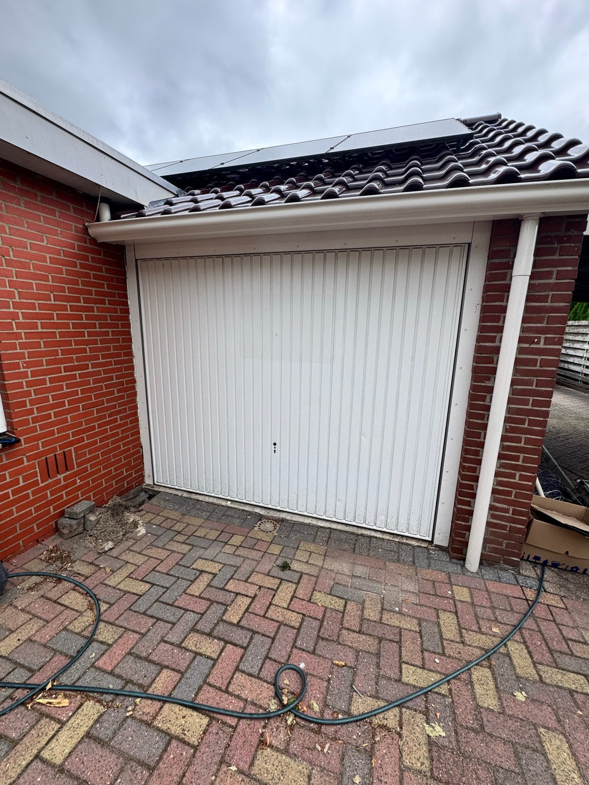 Garagedeur met elektrische opener - 257x201 cm, Doe-het-zelf en Verbouw, Deuren en Horren, Gebruikt, 120 cm of meer, Garagedeur
