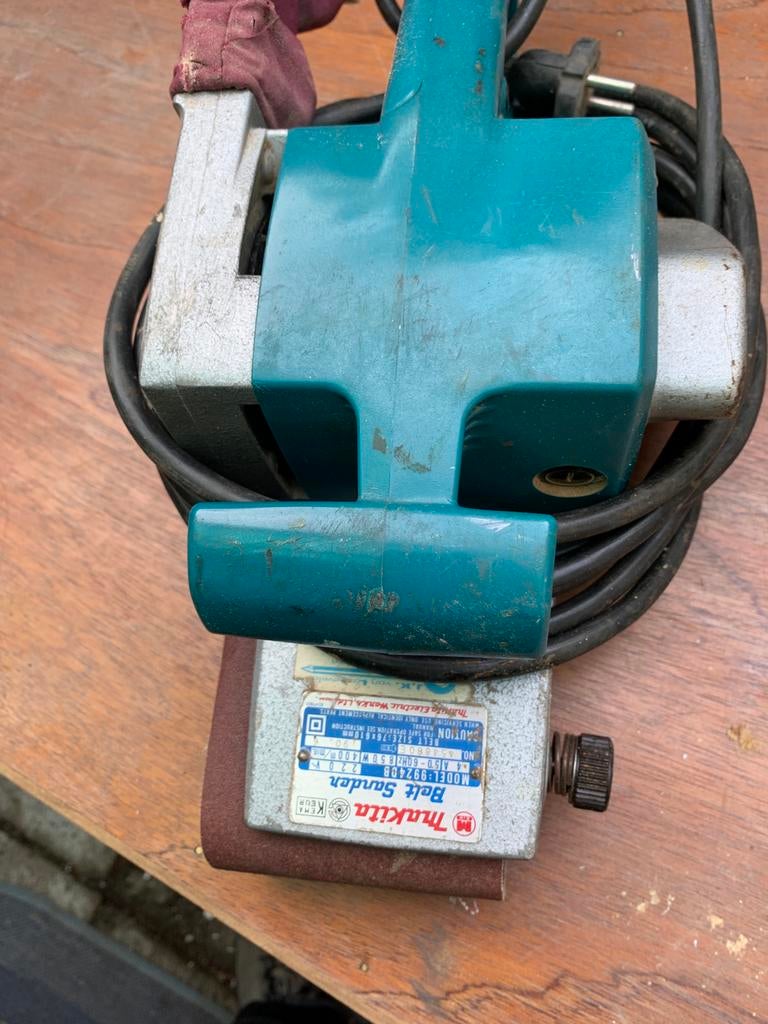 Makita bandschuur machine 76/100-610, Ophalen of Verzenden, Zo goed als nieuw, 600 tot 1200 watt, Bandschuurmachine