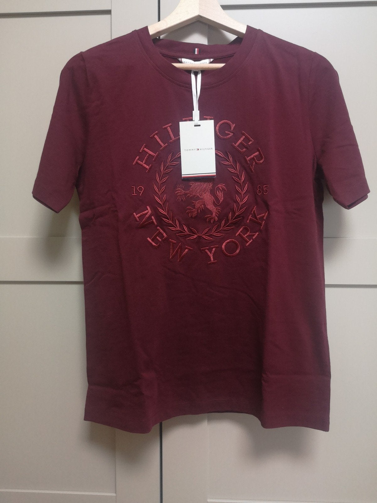 Tommy Hilfiger T-shirt - Nieuw met kaartjes - Maat S, Kleding | Dames, Nieuw, Ophalen of Verzenden, Korte mouw, Maat 36 (S)