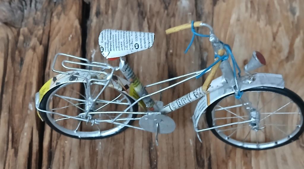 Fiets van gerecycled blik uit Madagascar, Ophalen of Verzenden, Gebruikt