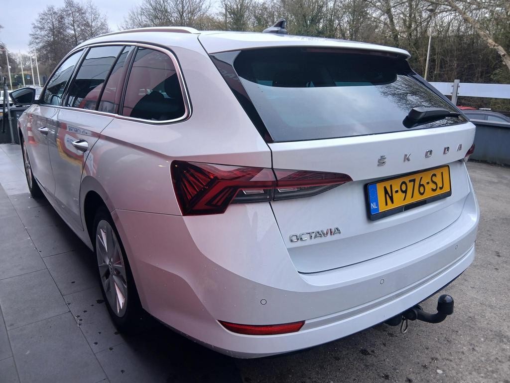 Skoda Octavia Combi 1.0 TSI Business Edition Trekhaak Camera, 12 maanden, Stof, Gebruikt, Wit